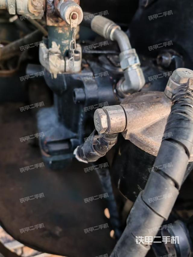 液壓泵艙室正面整體(整機(jī)外觀) 液壓泵艙室正面整體(整機(jī)外觀)
