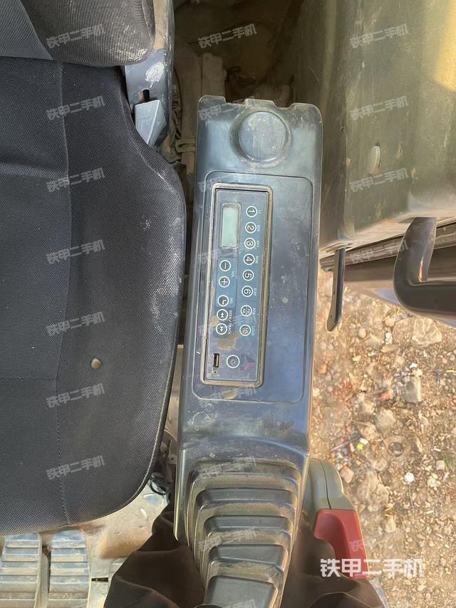 座椅左側(cè)控制臺(tái)/音響/含左手柄（駕駛室部分）