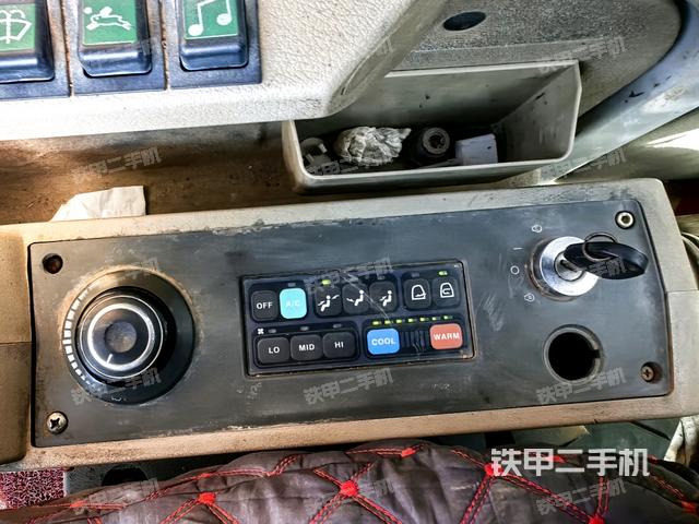 座椅左側(cè)控制臺(tái)/音響/含左手柄(駕駛室部分) 座椅左側(cè)控制臺(tái)/音響/含左手柄(駕駛室部分)