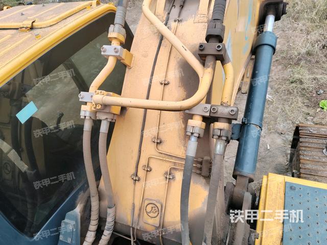 大臂背部俯視（工作和回轉(zhuǎn)裝置）