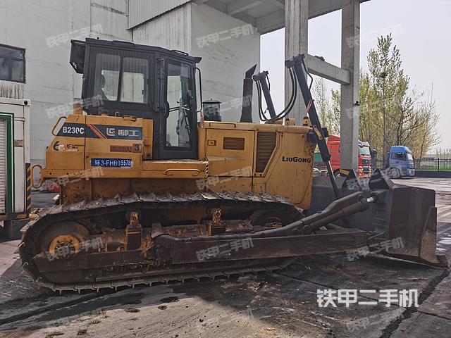 整机右侧（设备外观及核心部件）