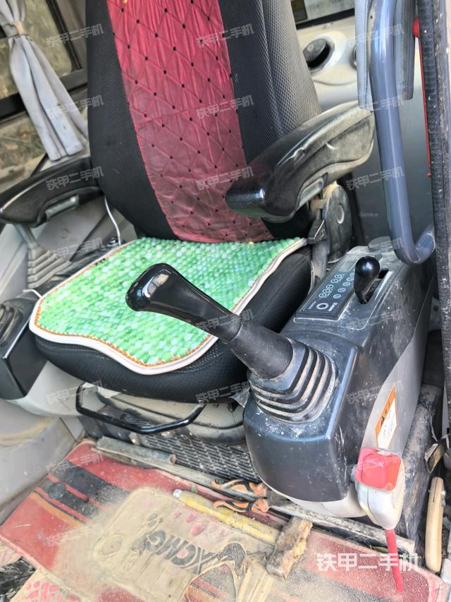 座椅右側(cè)控制臺/鑰匙門/油門/含右手柄（駕駛室部分）