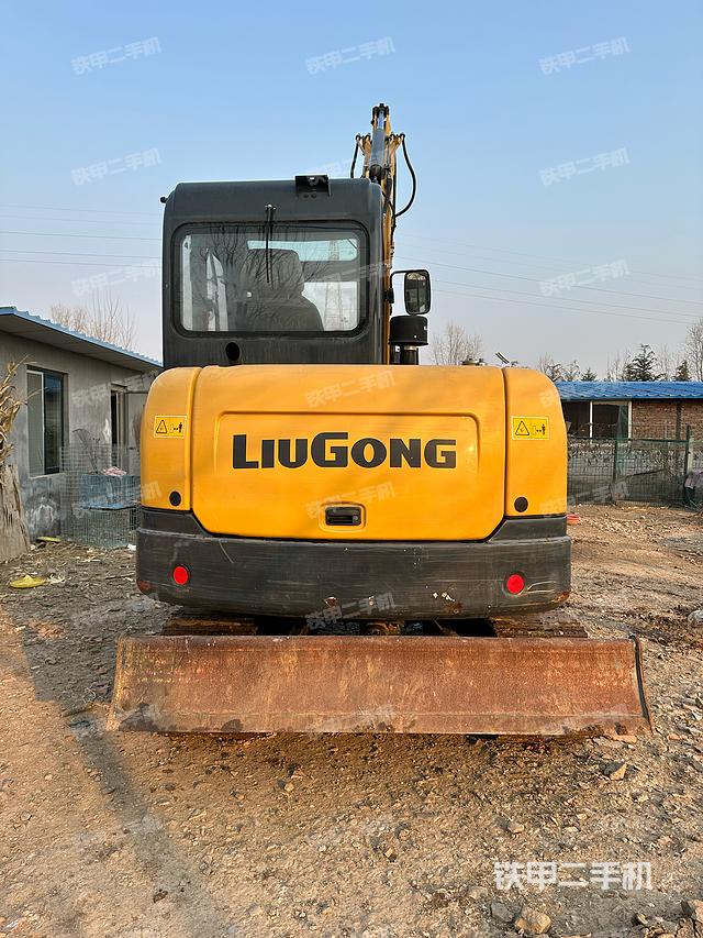 驾驶室顶部（整机外观）