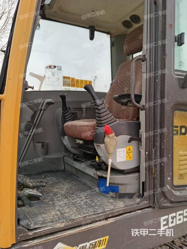 駕駛室整體（整機(jī)外觀）