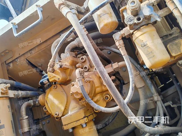 液壓泵斜45?左(大件艙室) 液壓泵斜45?左(大件艙室)