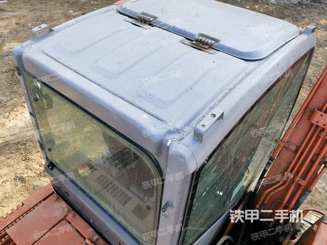 駕駛室頂部(整機外觀) 駕駛室頂部(整機外觀)