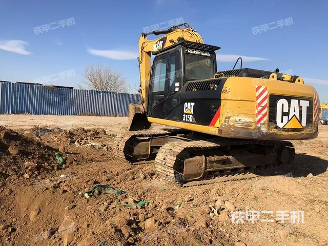 駕駛室頂部(整機(jī)外觀) 駕駛室頂部(整機(jī)外觀)