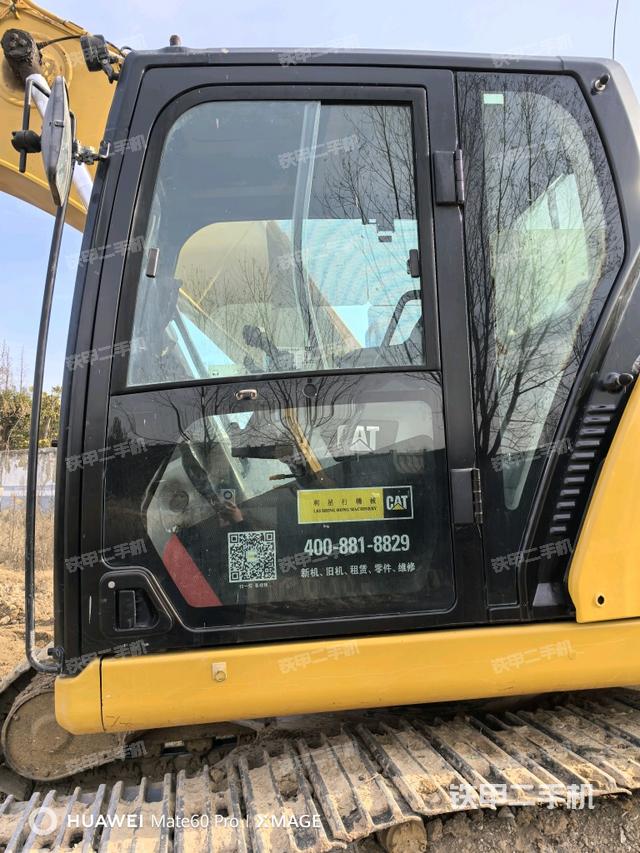 左后方玻璃角標(biāo)（駕駛室部分）