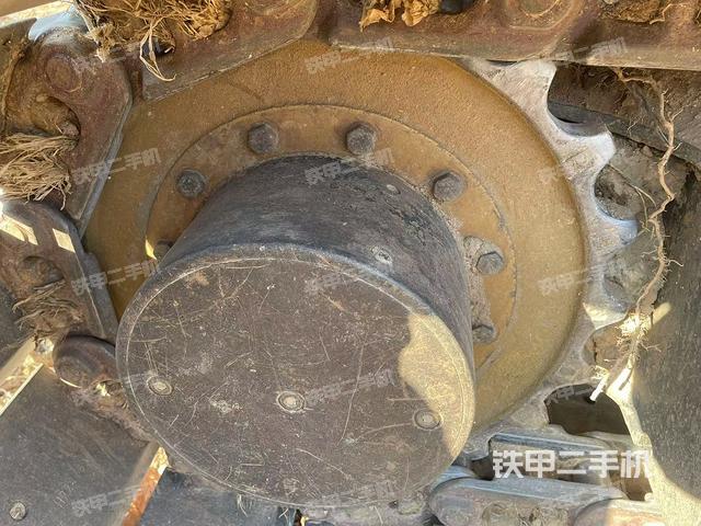 左驅(qū)動輪（行走機構(gòu)）