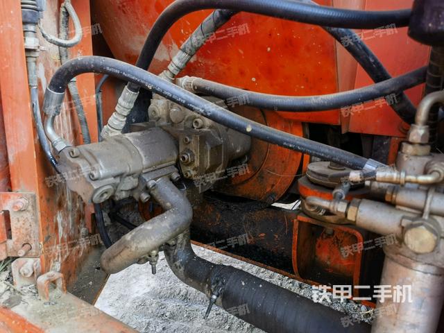 液壓泵艙室正面整體(整機外觀) 液壓泵艙室正面整體(整機外觀)