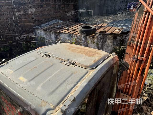 驾驶室顶部（整机外观）