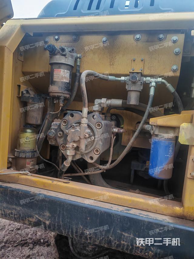 單側(cè)履帶整體(整機外觀) 單側(cè)履帶整體(整機外觀)