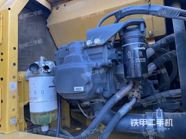 液壓泵艙室正面整體(整機(jī)外觀) 液壓泵艙室正面整體(整機(jī)外觀)