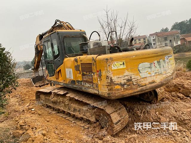 三一重工SY235C挖掘机的设备实拍-第3张实拍照片
