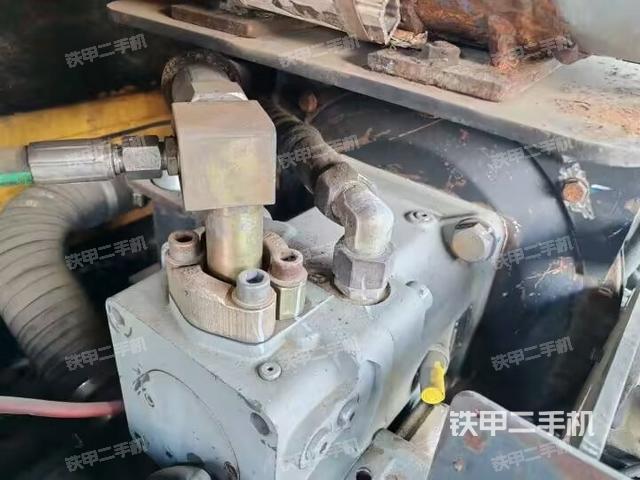 液壓泵艙室正面整體（整機(jī)外觀）