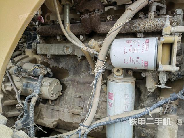 散熱器全景（壓路機(jī)發(fā)動機(jī)艙）