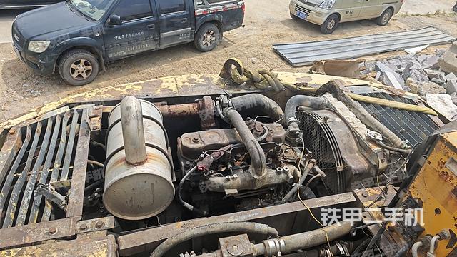 液壓泵艙室正面整體（整機外觀）