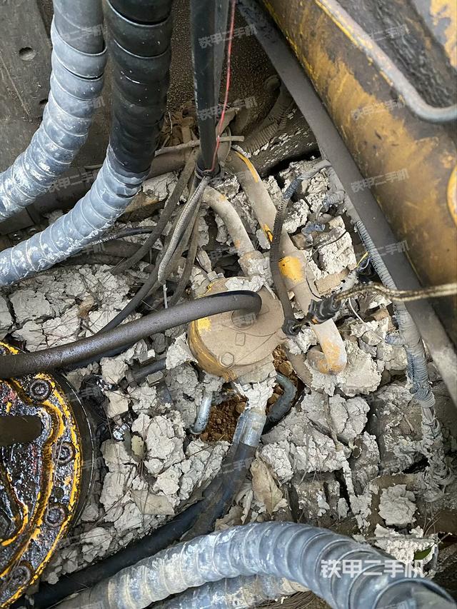 中央回轉(zhuǎn)接頭特寫（上車部件）