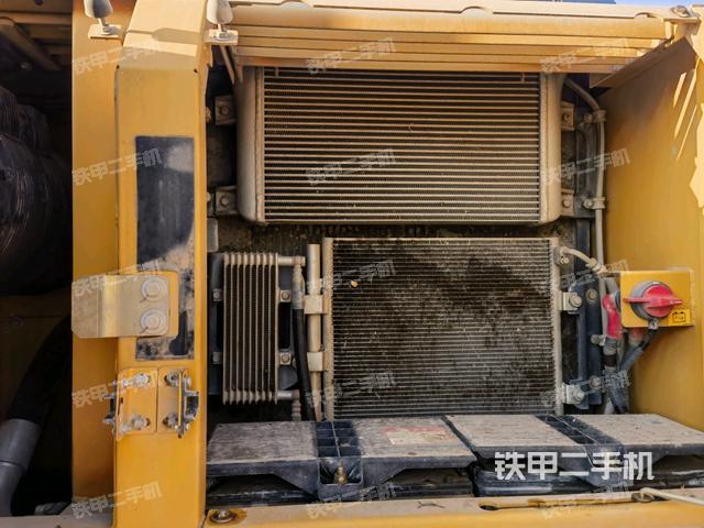 散熱器正面(大件艙室) 散熱器正面(大件艙室)