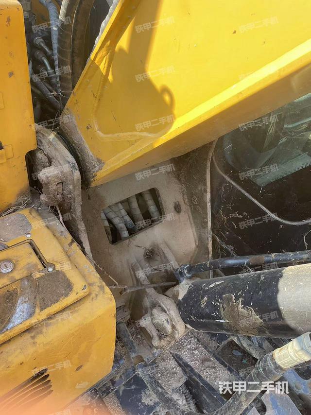 大臂根部?斜（工作和回轉(zhuǎn)裝置）