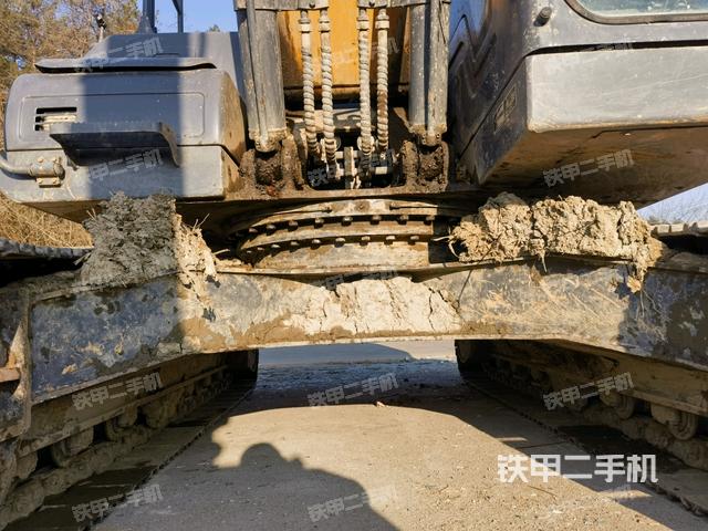 轉(zhuǎn)盤和下車架正前(工作和回轉(zhuǎn)裝置) 轉(zhuǎn)盤和下車架正前(工作和回轉(zhuǎn)裝置)