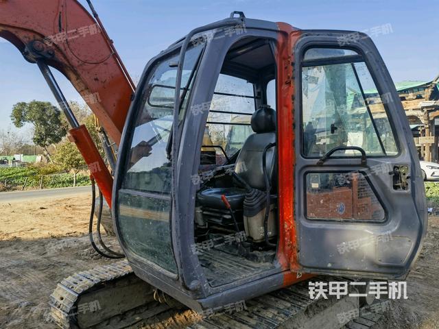 駕駛室整體(整機外觀) 駕駛室整體(整機外觀)