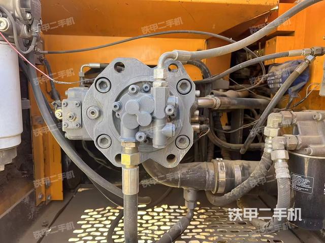 液壓泵艙室正面整體（整機(jī)外觀）