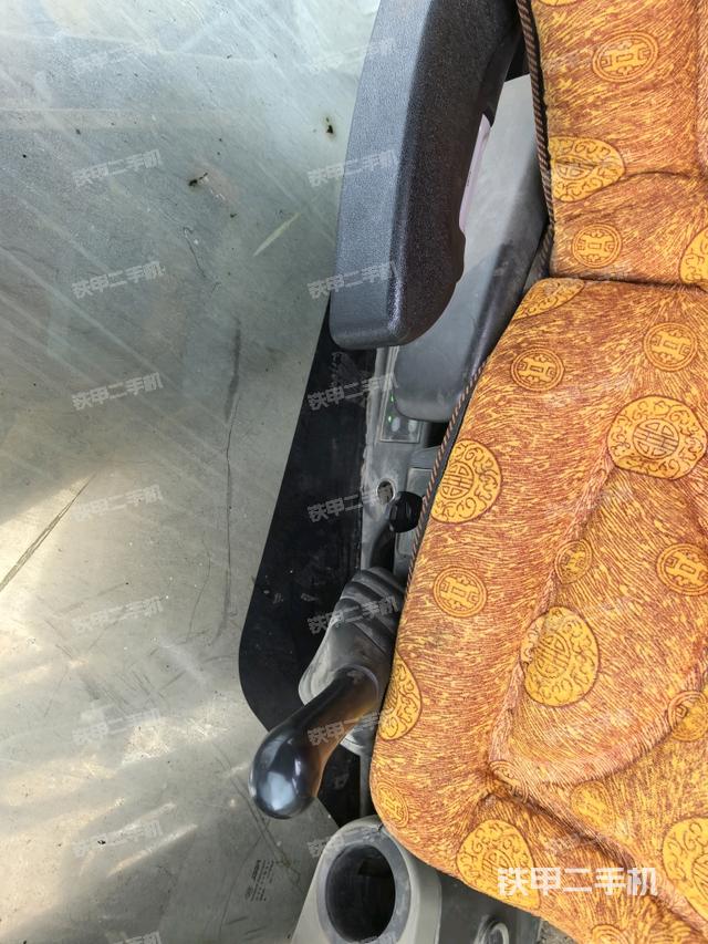 座椅左側(cè)控制臺(tái)/音響/含左手柄（駕駛室部分）