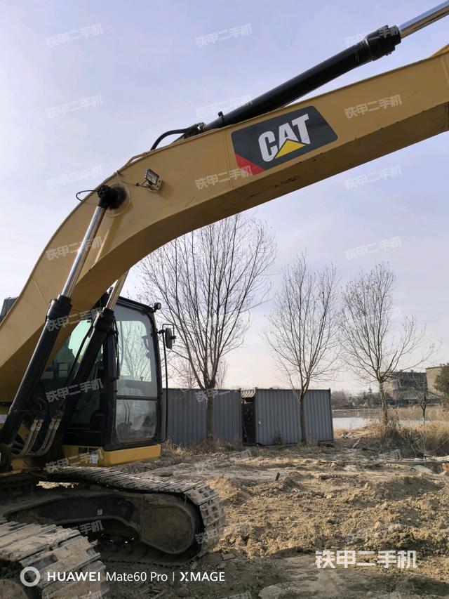 大臂背部俯視（工作和回轉(zhuǎn)裝置）