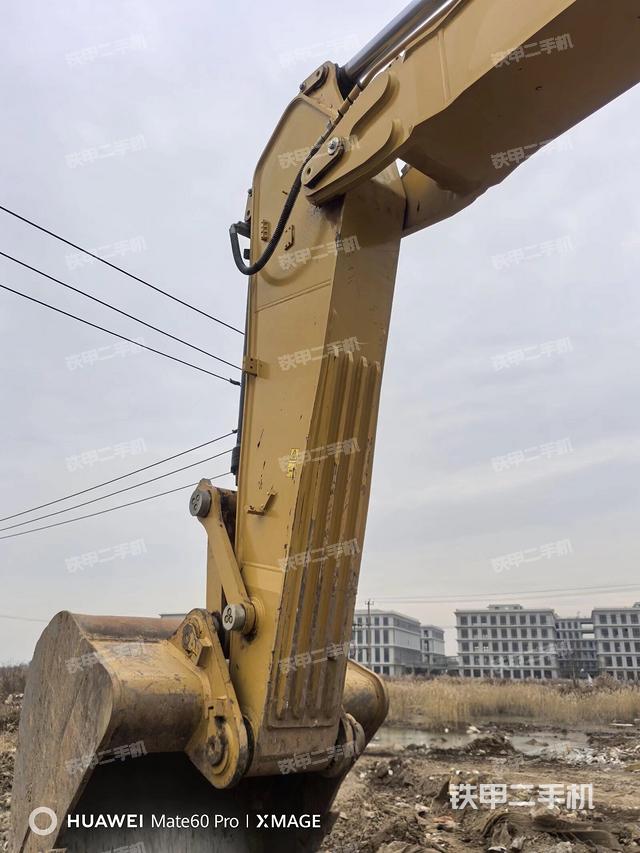小臂整體左后(工作和回轉(zhuǎn)裝置) 小臂整體左后(工作和回轉(zhuǎn)裝置)