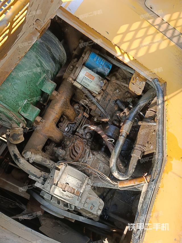 發(fā)動(dòng)機(jī)右側(cè)（整機(jī)外觀及大件）