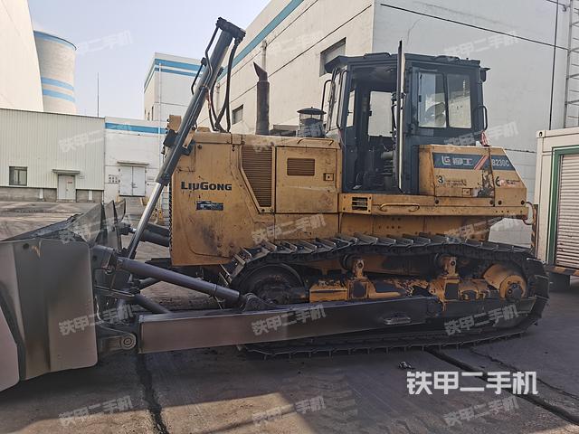 整机左侧（设备外观及核心部件）