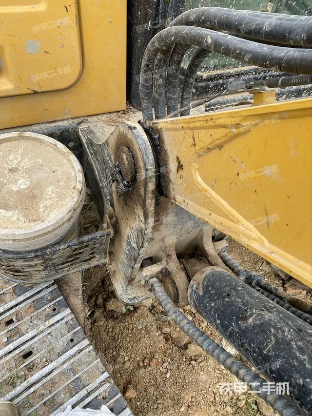 大臂根部?斜（工作和回轉(zhuǎn)裝置）