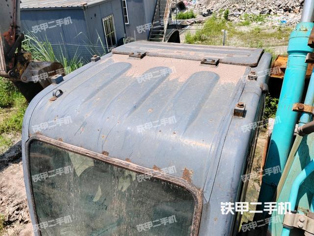 駕駛室頂部(整機外觀) 駕駛室頂部(整機外觀)