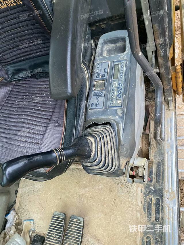 座椅左側(cè)控制臺/音響/含左手柄（駕駛室部分）