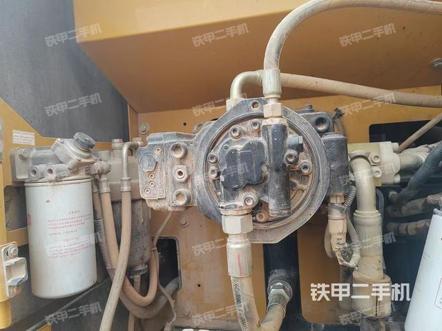 液壓泵艙室正面整體(整機(jī)外觀) 液壓泵艙室正面整體(整機(jī)外觀)