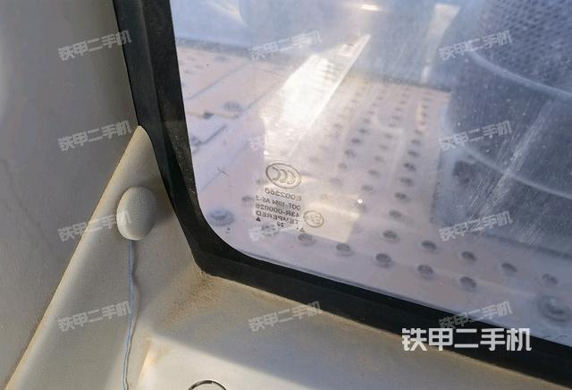 后窗玻璃角標(駕駛室部分) 后窗玻璃角標(駕駛室部分)