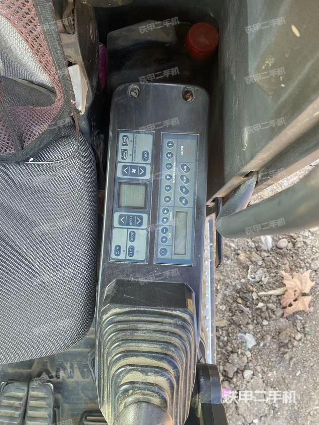 座椅左側(cè)控制臺/音響/含左手柄（駕駛室部分）