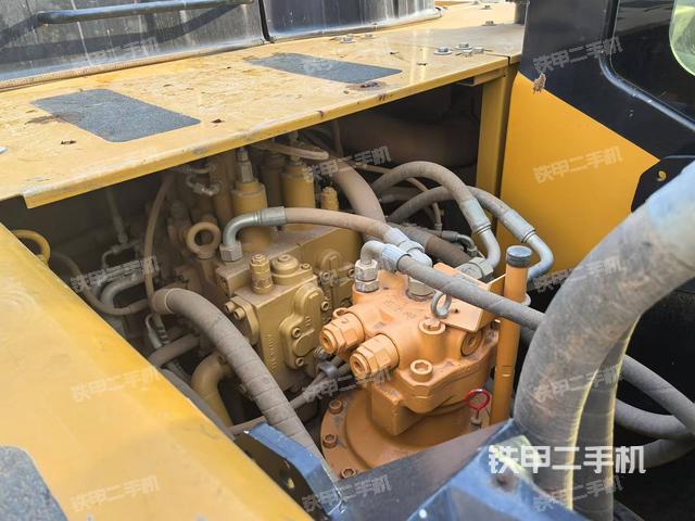 回轉(zhuǎn)馬達和主控閥（整機外觀）