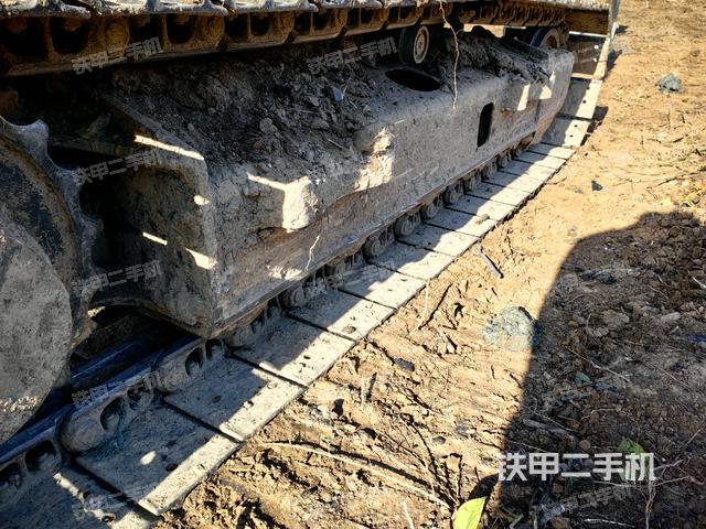右側(cè)履帶整體?(行走機(jī)構(gòu)) 右側(cè)履帶整體?(行走機(jī)構(gòu))