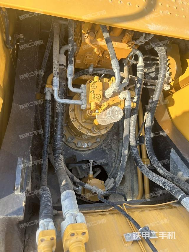 回轉(zhuǎn)馬達(dá)和主控閥（整機外觀）