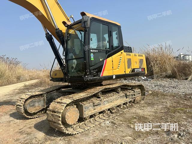 駕駛室整體(整機(jī)外觀) 駕駛室整體(整機(jī)外觀)