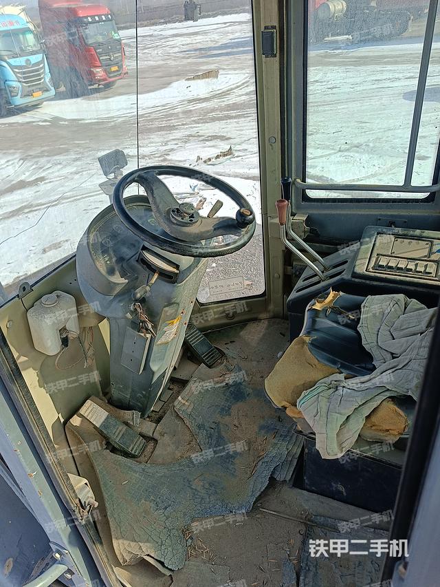 駕駛室操作臺(tái)（整機(jī)外觀及大件）