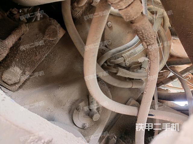 發(fā)動機(jī)艙液壓泵全景（壓路機(jī)發(fā)動機(jī)艙）