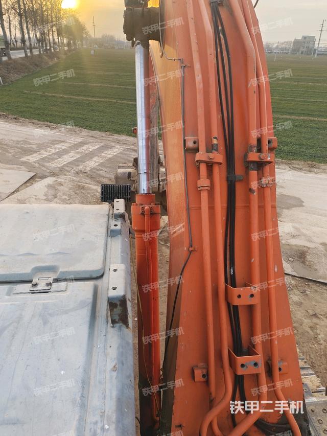 大臂背部俯視（工作和回轉裝置）