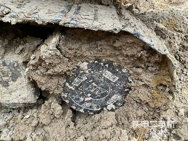 右驅(qū)動輪（行走機構(gòu)）