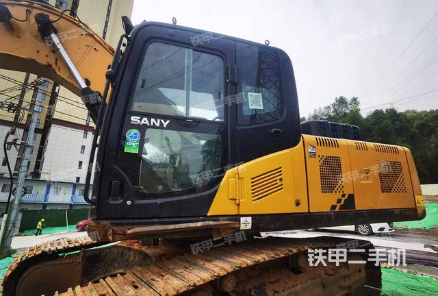 駕駛室整體（整機外觀）