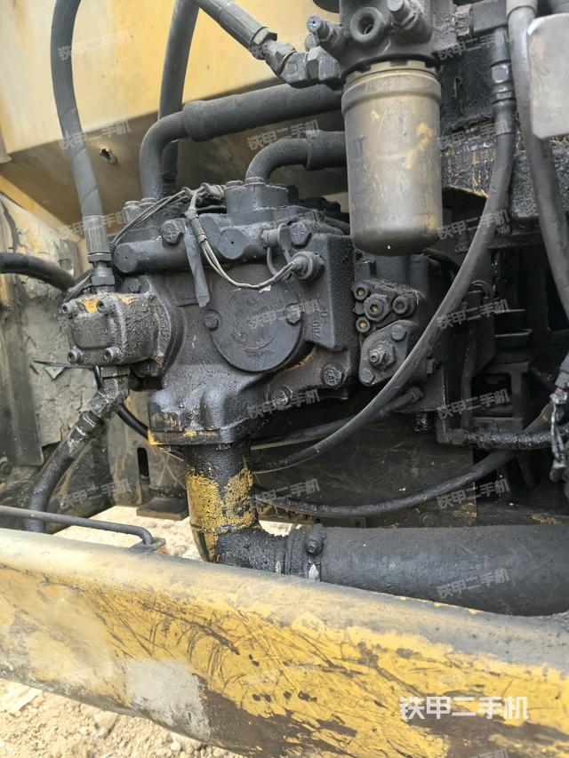 液壓泵斜45?右（大件艙室）