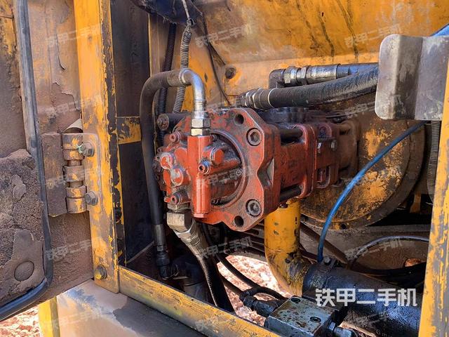 液壓泵艙室正面整體(整機(jī)外觀) 液壓泵艙室正面整體(整機(jī)外觀)