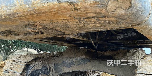 轉(zhuǎn)盤和下車架正前（工作和回轉(zhuǎn)裝置）